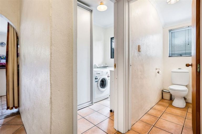 Photo of property in 24 Makiri Street, Helensville, 0800