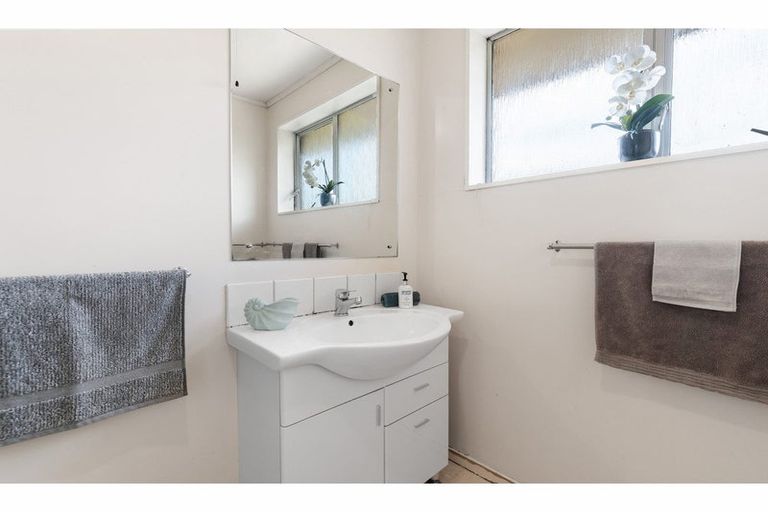 Photo of property in 3 Peverel Street, Riccarton, Christchurch, 8011