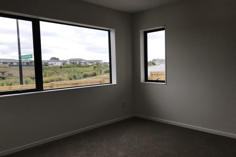 Photo of property in 53 Pitoitoi Drive, Riverhead, 0820