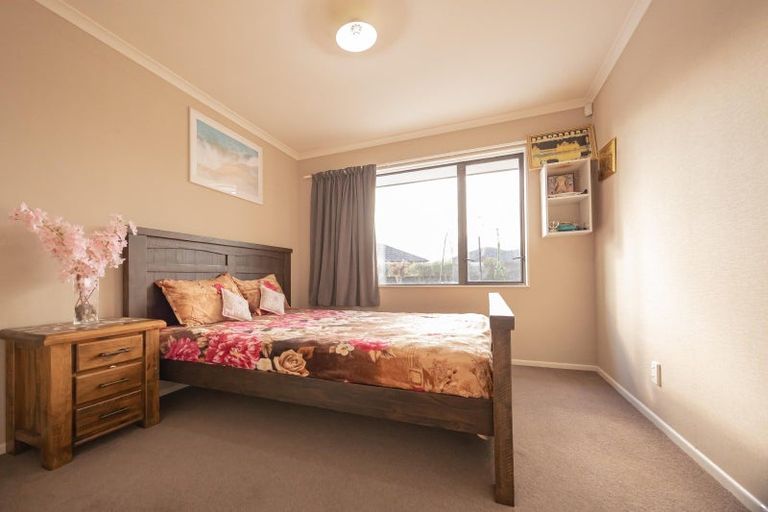 Photo of property in 4 Nevada Way, Kelvin Grove, Palmerston North, 4414