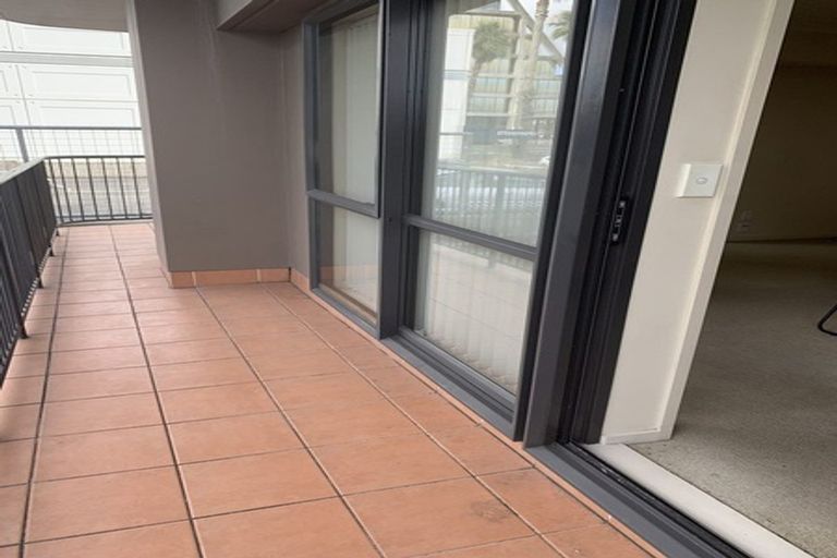 Photo of property in 2k/18 Ronwood Avenue, Manukau, Auckland, 2104