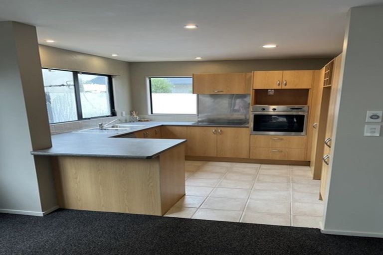 Photo of property in 24 Oakford Close, Riccarton, Christchurch, 8011