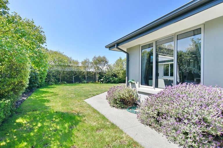 Photo of property in 4 Hurst Place, Parklands, Christchurch, 8083