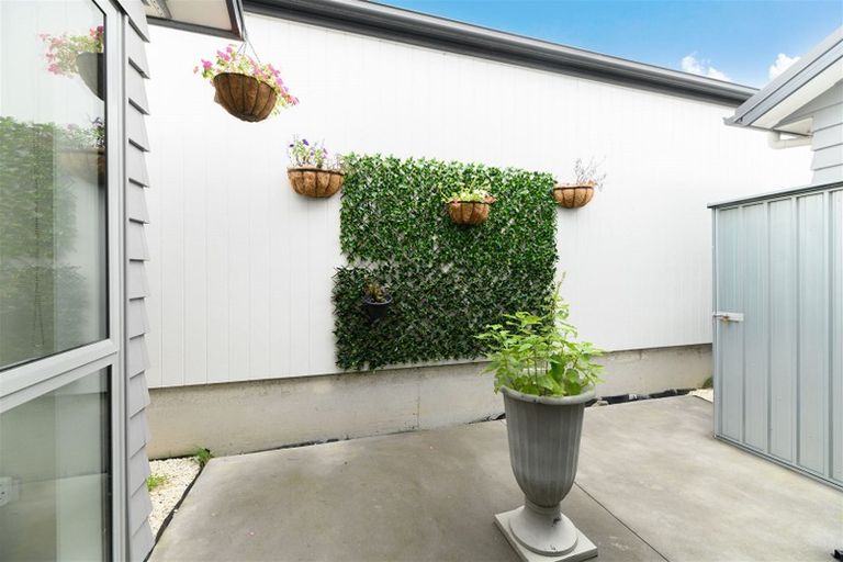 Photo of property in 1 Honour Road, Papakura, 2110