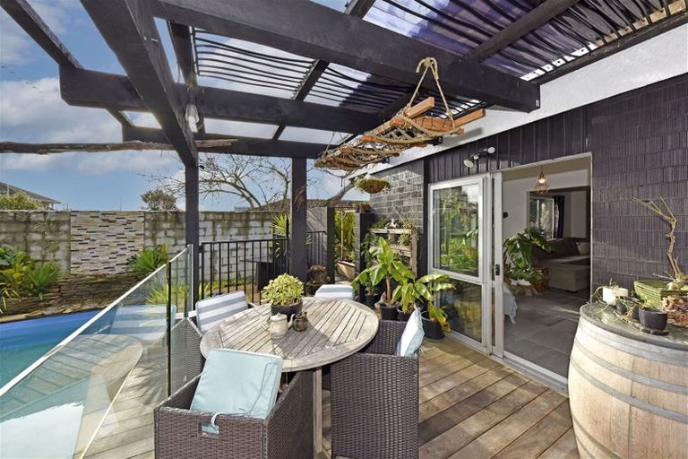 Photo of property in 16 Steadman Road, Broomfield, Christchurch, 8042