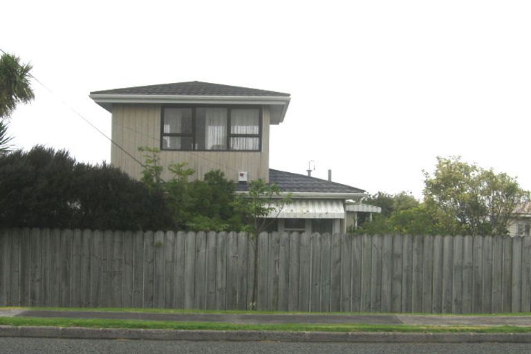 Photo of property in 2/86 Ocean View Road, Northcote, Auckland, 0627