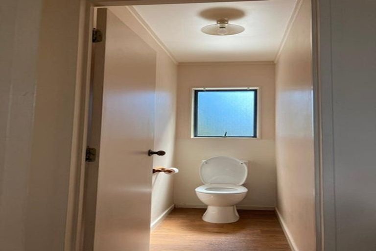 Photo of property in 10 Loughanure Place, Massey, Auckland, 0614