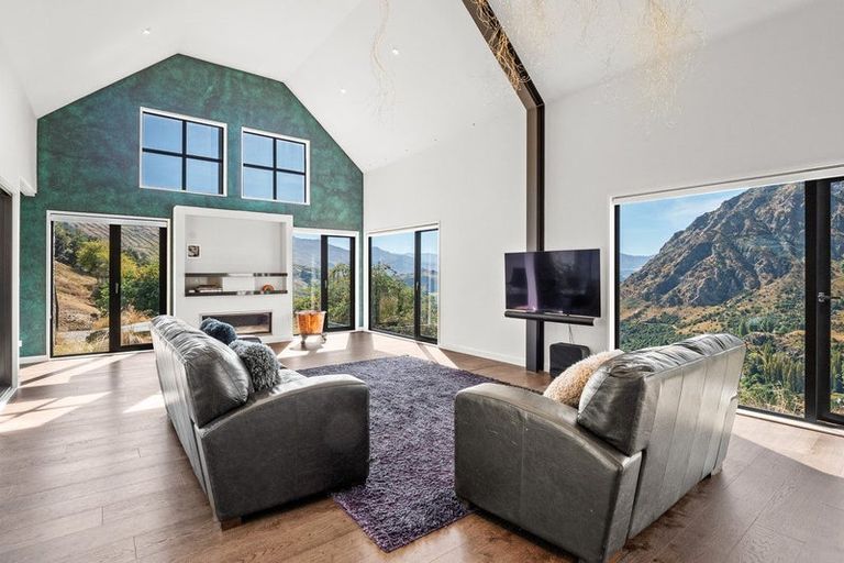 Photo of property in 12 Crow's Nest Road, Arthurs Point, Queenstown, 9371