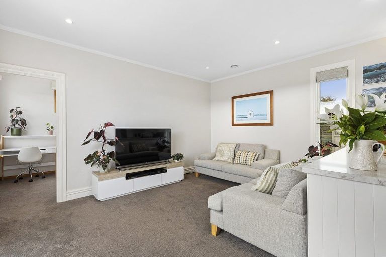 Photo of property in 16 Farm Road, Northland, Wellington, 6012