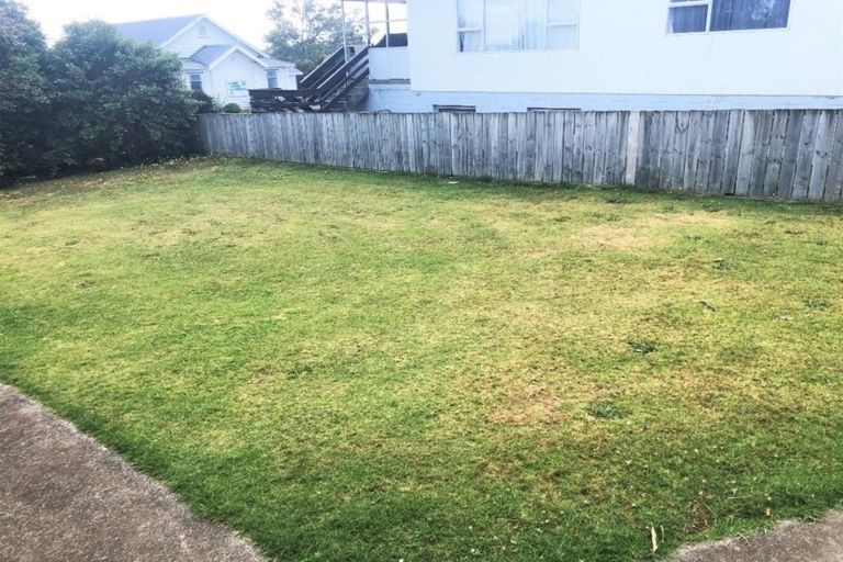 Photo of property in 18 Kent Street, Waiuku, 2123