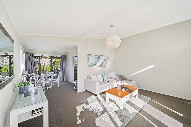 Photo of property in 72 Walworth Avenue, Pakuranga Heights, Auckland, 2010