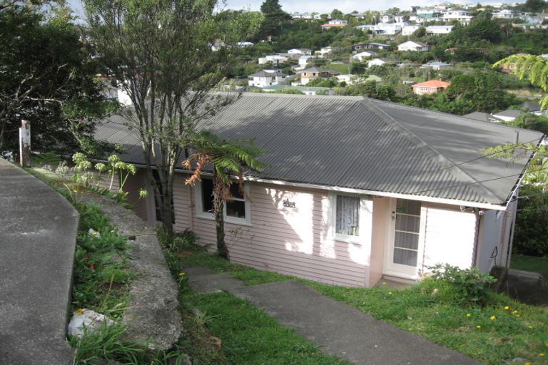 Photo of property in 141 Ruskin Road, Newlands, Wellington, 6037