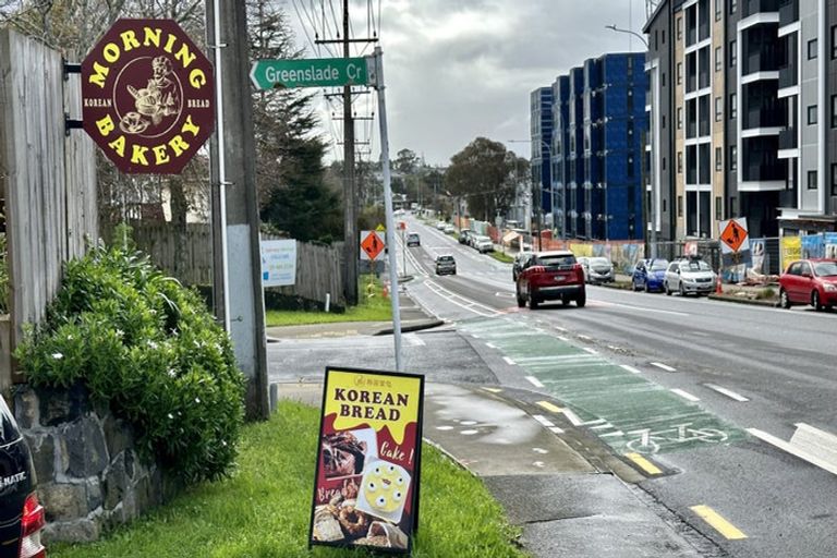 Photo of property in 1/174 Lake Road, Northcote, Auckland, 0627