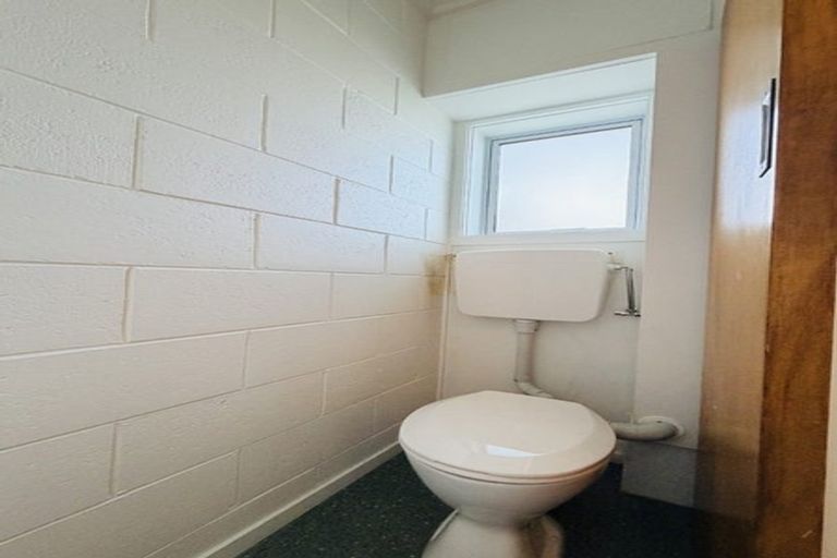 Photo of property in 10 Waiwera Crescent, Maupuia, Wellington, 6022