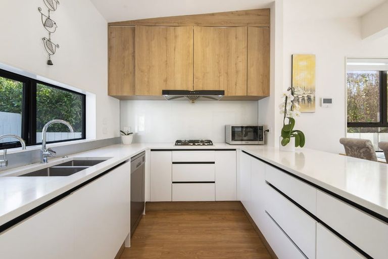 Photo of property in 61b Knights Road, Rothesay Bay, Auckland, 0630