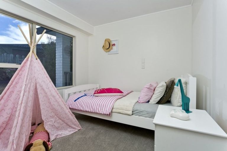 Photo of property in 10 Owl Court, Unsworth Heights, Auckland, 0632