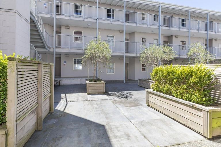 Photo of property in Luxford Villas, 114/72 Herald Street, Berhampore, Wellington, 6023