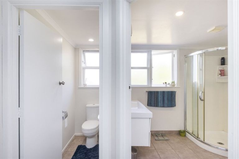 Photo of property in 14 Lewis Place, Highbury, Palmerston North, 4412