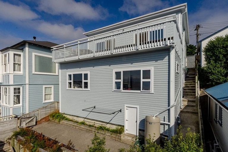 Photo of property in 73 Overtoun Terrace, Hataitai, Wellington, 6021