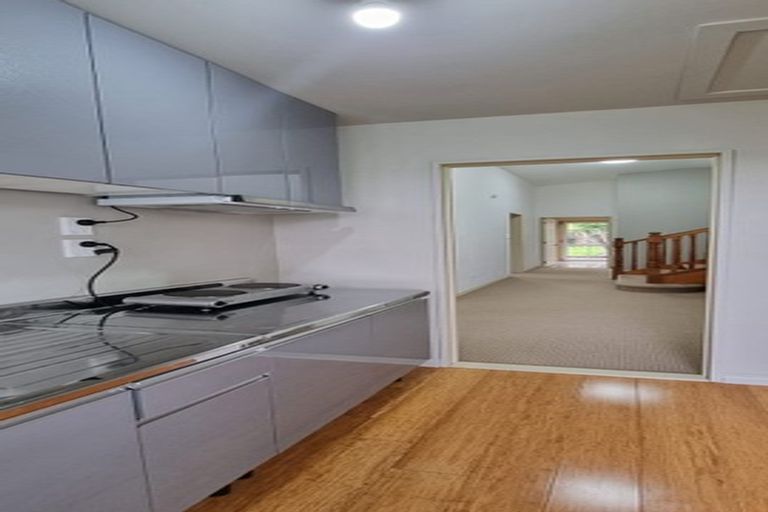 Photo of property in 11 Cobblestone Lane, Hillcrest, Auckland, 0627