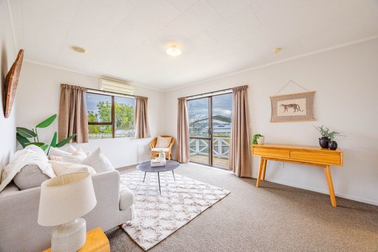 Photo of property in 6 Woburn Street, Waipukurau, 4200