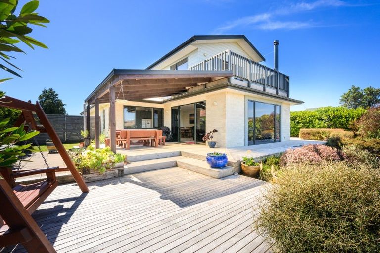 Photo of property in 70 Pacific Drive, Fitzherbert, Palmerston North, 4410