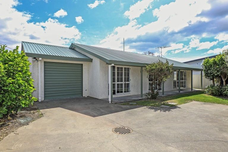 Photo of property in 6 Howard Road, Taradale, Napier, 4112