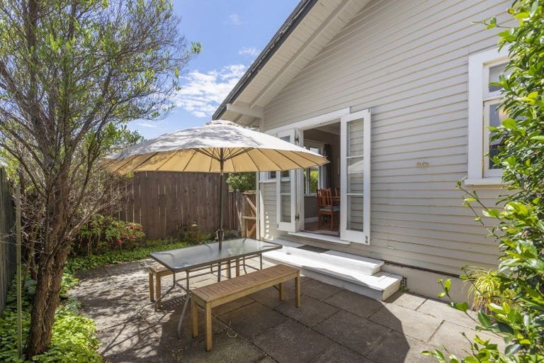 Photo of property in 96 Tukapa Street, Westown, New Plymouth, 4310