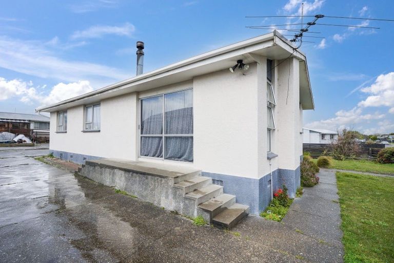 Photo of property in 2 Burns Street, Kew, Invercargill, 9812