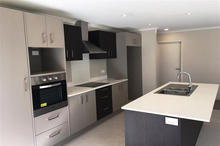 Photo of property in 35 Crabb Fields Lane, Riverhead, 0820