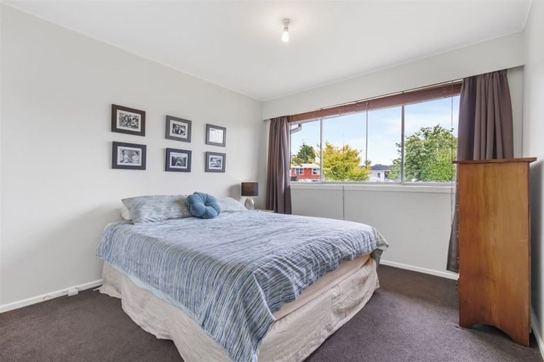 Photo of property in 2 May Avenue, Te Atatu South, Auckland, 0610