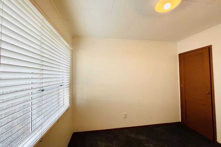 Photo of property in 72 Kaipatiki Road, Glenfield, Auckland, 0629