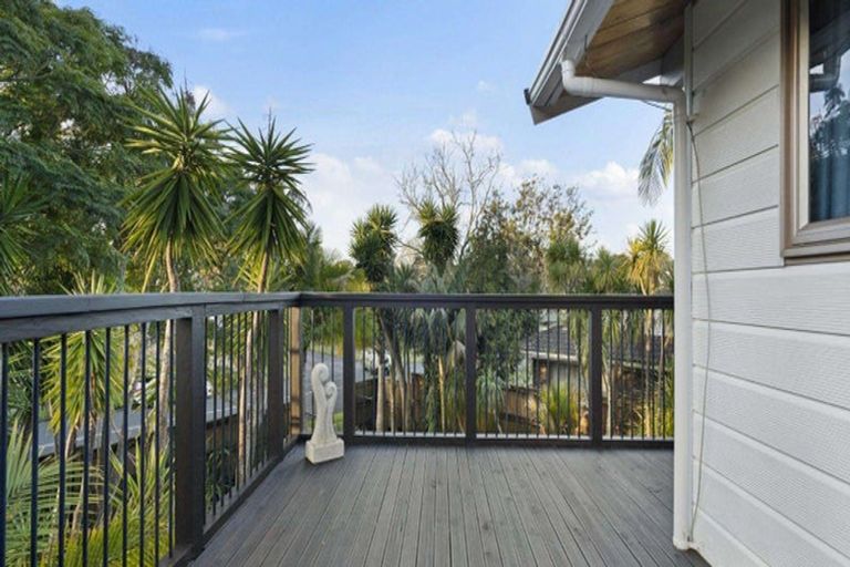 Photo of property in 35 Kurnell Drive, Botany Downs, Auckland, 2010