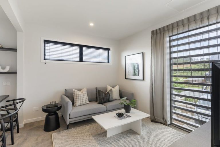 Photo of property in 33 Kikorangi Drive, Wainui, 0992