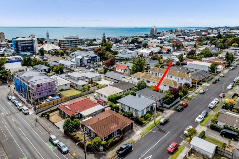 Photo of property in 44 Fulford Street, New Plymouth, 4310
