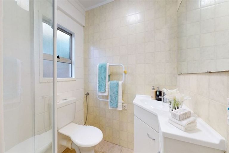 Photo of property in 1/10a Commodore Parry Road, Castor Bay, Auckland, 0620