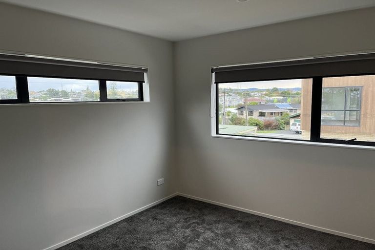 Photo of property in 3/11 Karamu Street, Te Atatu Peninsula, Auckland, 0610