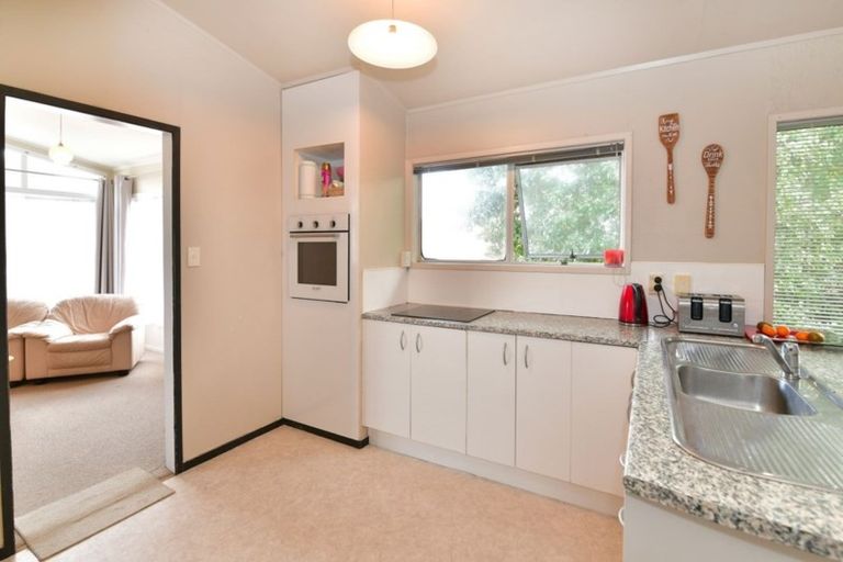 Photo of property in 6 William Hadlow Place, Hatfields Beach, Orewa, 0931