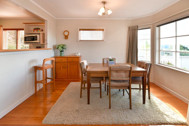 Photo of property in 9 Moffat Road, Red Beach, 0932