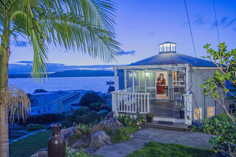 Photo of property in 2 Kaiwaka Road, Onerahi, Whangarei, 0110