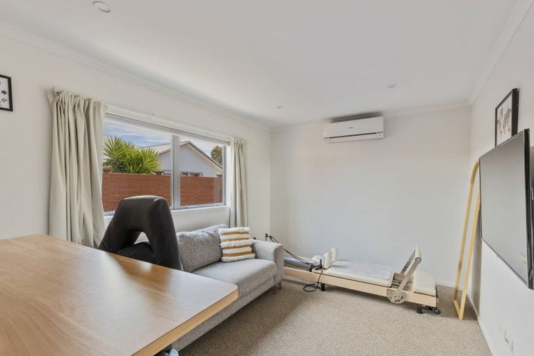 Photo of property in 2a Portland Drive, Highlands Park, New Plymouth, 4312