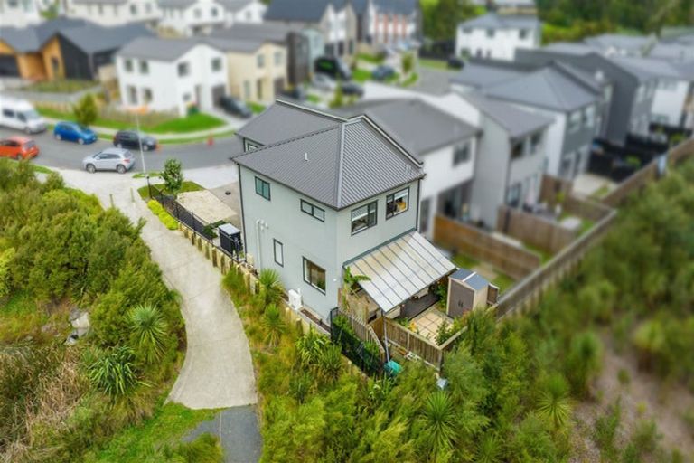 Photo of property in 11 Kaimai Avenue, Massey, Auckland, 0614