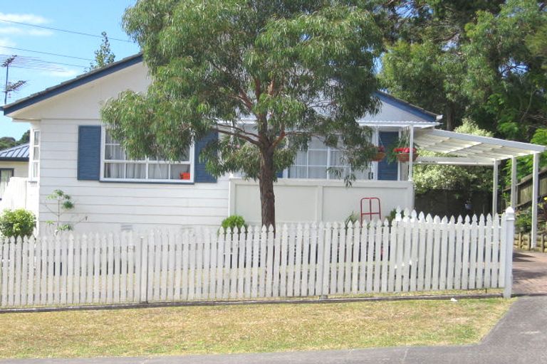 Photo of property in 2/25 Anne Mclean Drive, Bayview, Auckland, 0629