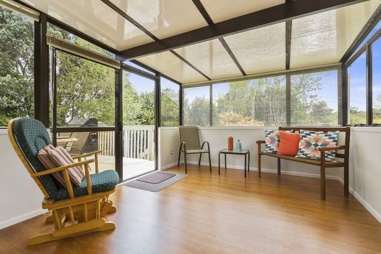 Photo of property in 4 Sunward Rise, Glenfield, Auckland, 0629