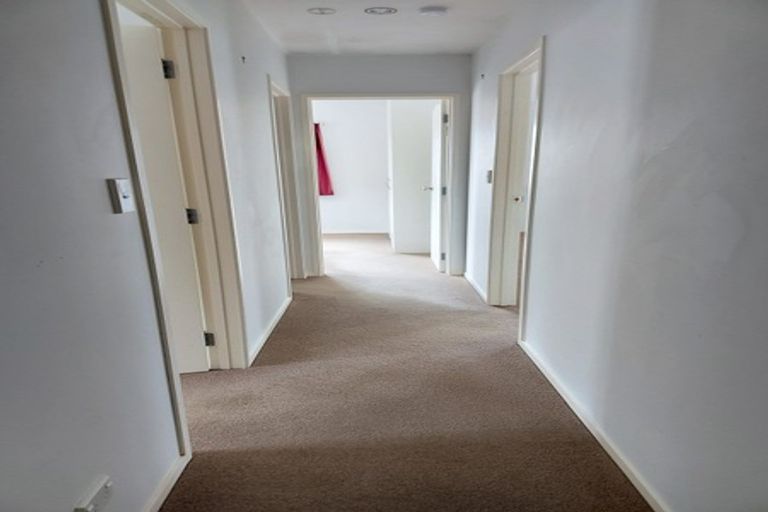 Photo of property in 9 Mcwhirters Farm Lane, Massey, Auckland, 0614