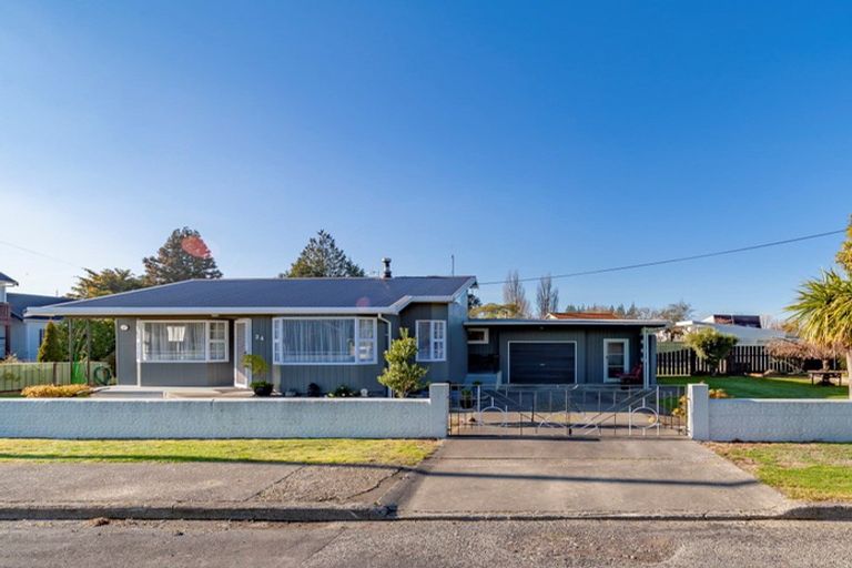 Photo of property in 24 Melville Street, Waipawa, 4210
