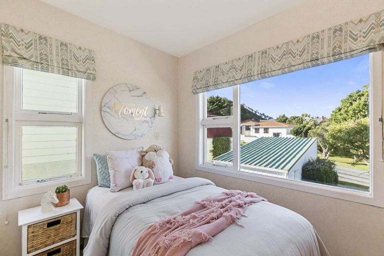 Photo of property in 133 Akaroa Drive, Maupuia, Wellington, 6022