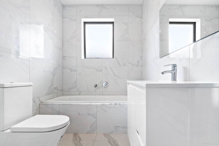 Photo of property in 16 Parton Road, Pukekohe, 2120