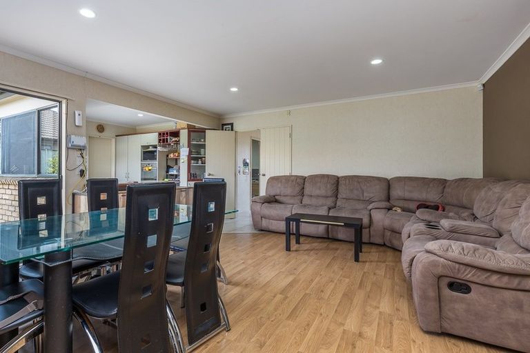 Photo of property in 4 Kalmore Place, Flat Bush, Auckland, 2016
