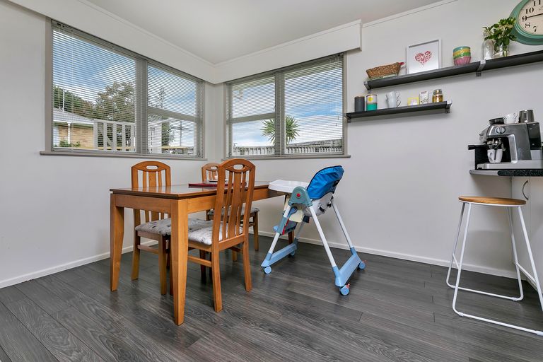 Photo of property in 43 Maude Street, Riverhead, 0820